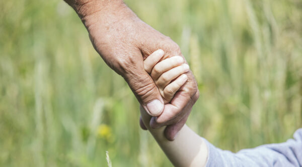 Kädet yhdessä
