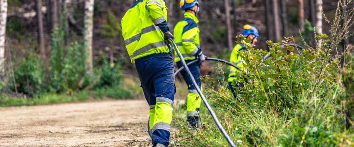 Asentajat maakaapelointityömaalla