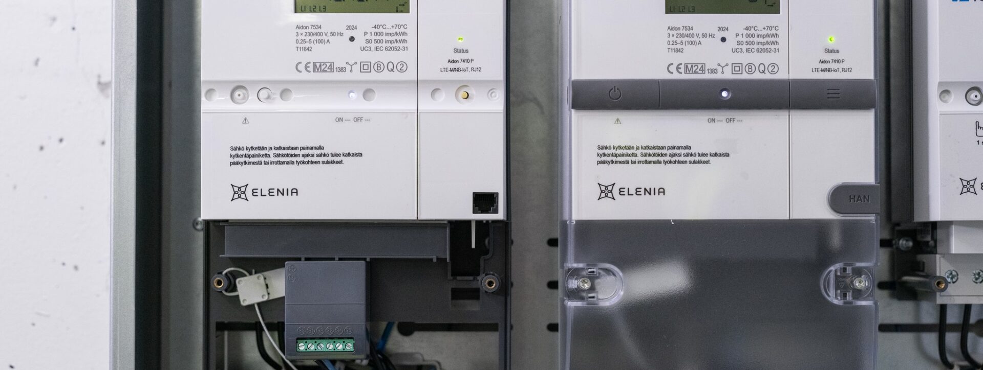 Sähkömittarit sähkökaapissa