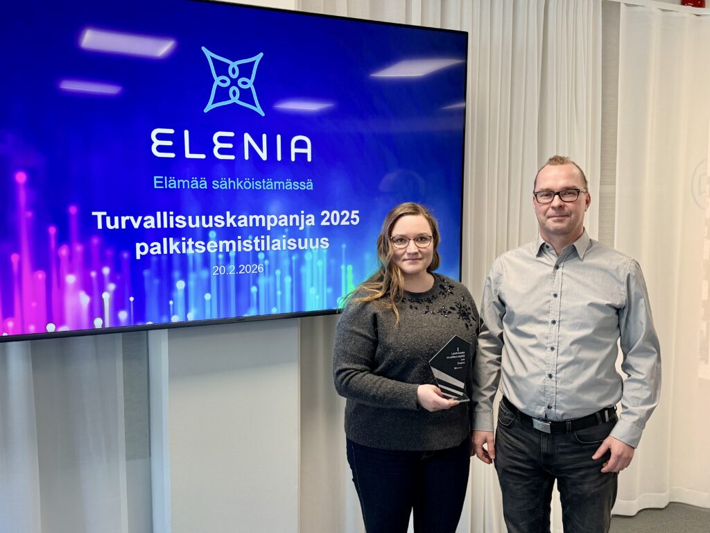 Kuvassa Exsanen edustajat palkintotilaisuudessa